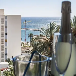 apartamento-acogedor-terraza-piscina-y-mar.hotelsinnerja.org/